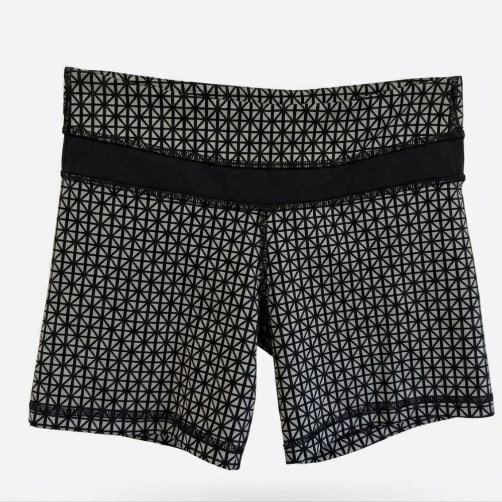 Lululemon Groove Shorts Rare Color Sz 4 Womens